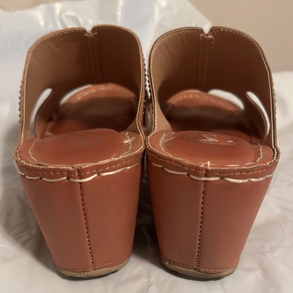 Atalina size 8 1/2 or 9 brown wedges w/ sparkles - Picture 6 of 7